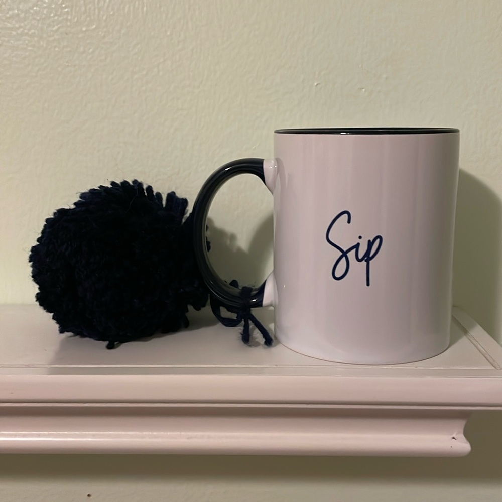 Thirty-One “Sip” Mug & Pom